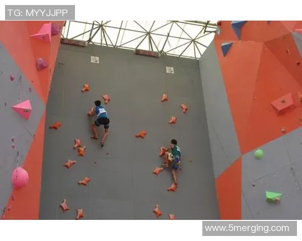 南京攀岩队与重庆攀岩队赛后复盘分析团队意识与战术执行的对比